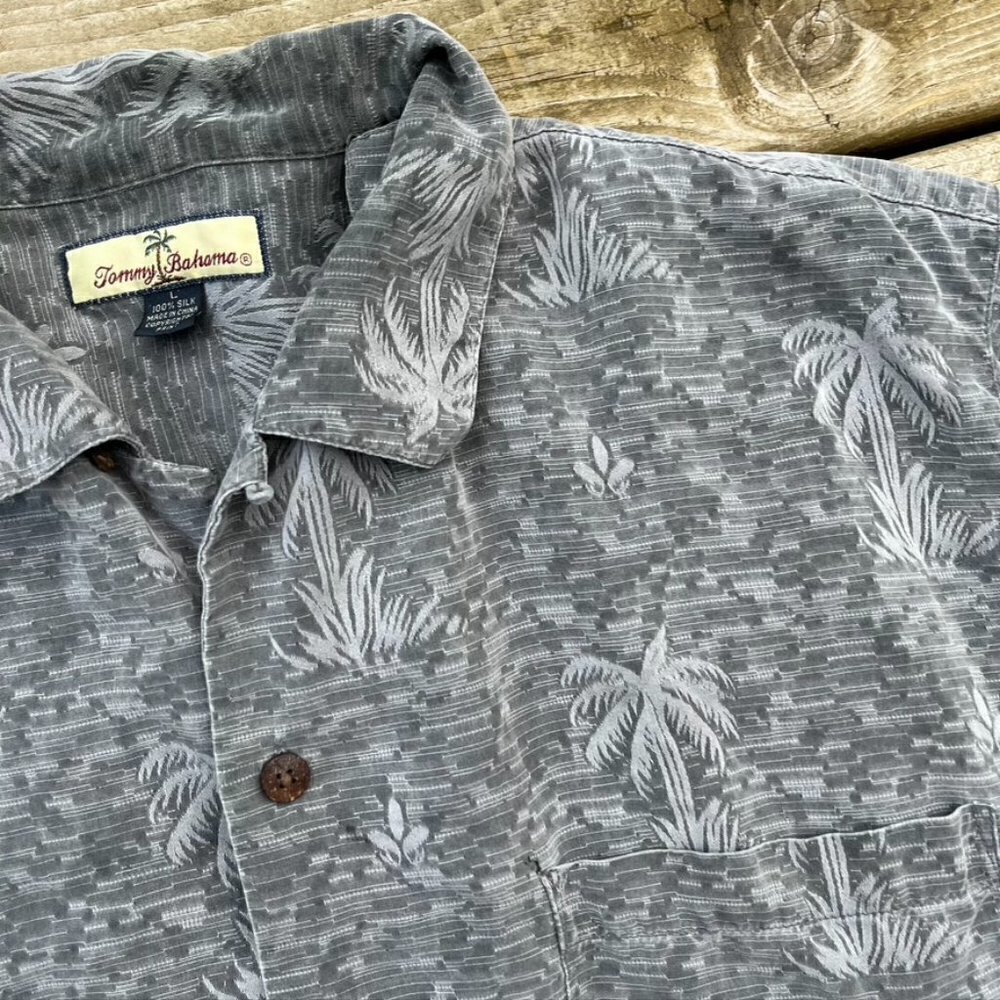 ** Tommy Bahama 100% silk leaf palm tree embossed gray Button Up shirt Large - Picture 5 of 9